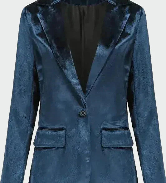 Suknelė išskirtiniu stiliumi