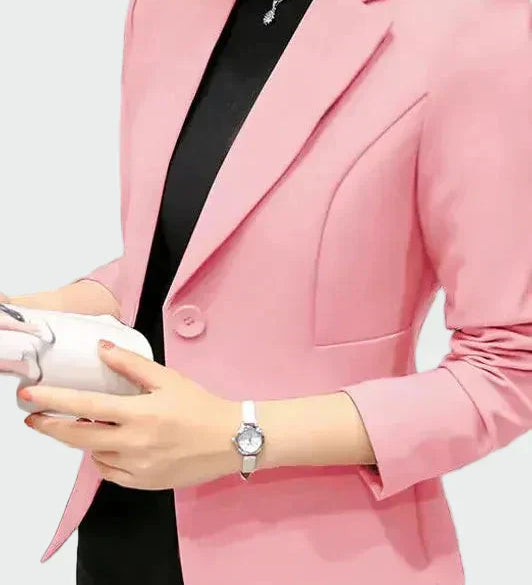 Suknelė idealiai pritaikyta